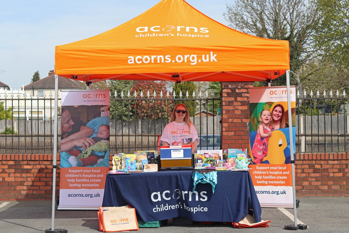 khfcofficial's tweet photo. 👋 Ahead of kick-off today we have members of the team from @AcornsHospice in the Fan Zone.

Be sure to stop by, and have a go on their tombola!

#Harriers 🦅 https://t.co/QttwUXWbgg