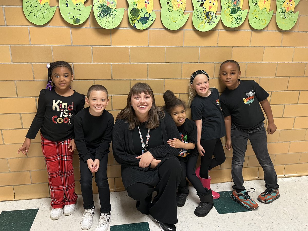 FairOaksHCPS's tweet image. Black Out: Show up, stand out and make it count.#Attendancematters #GrowingGreatness