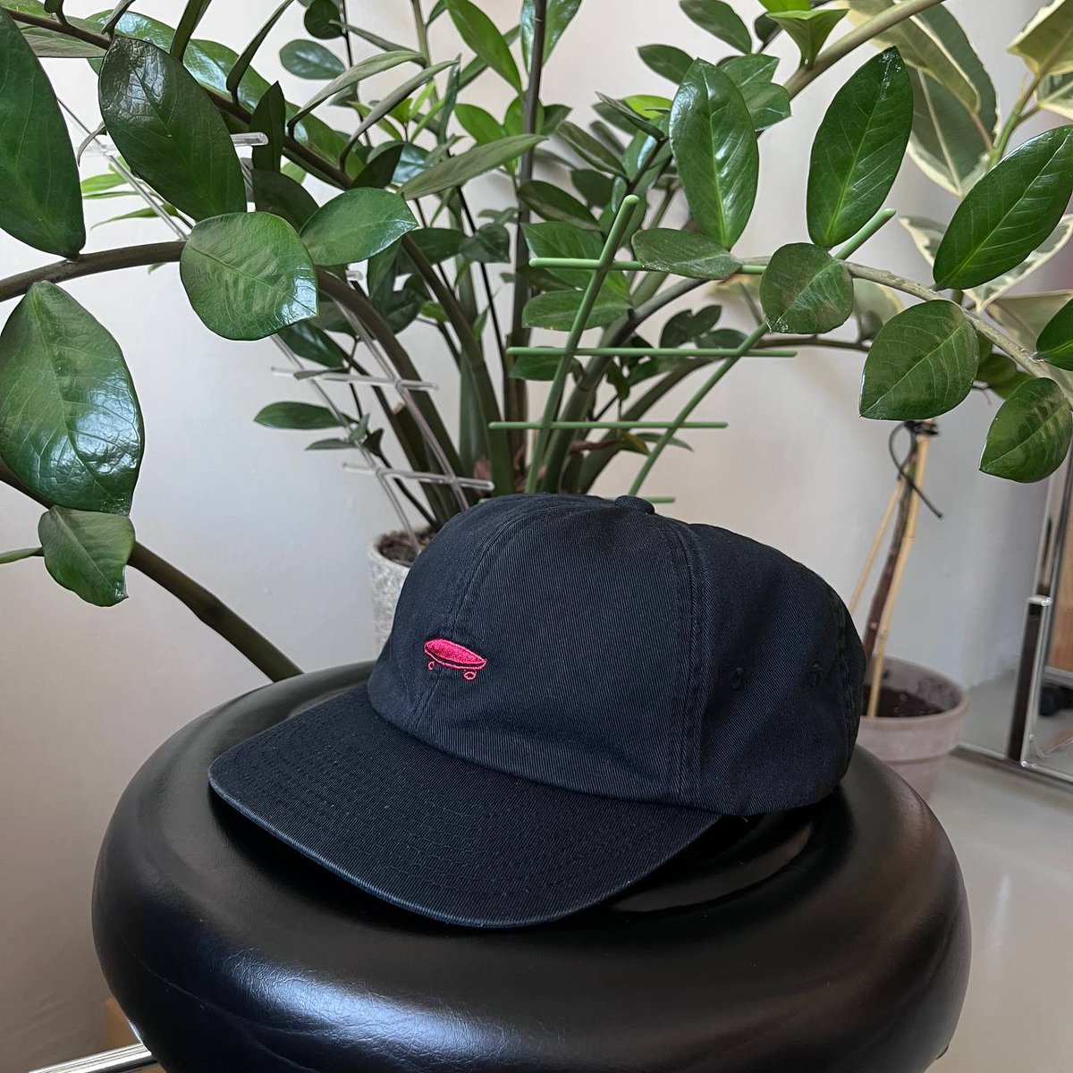 Vans Salton Cap.🧢

6 panels in good condition
For medium and small heads

See link in profile for price✅