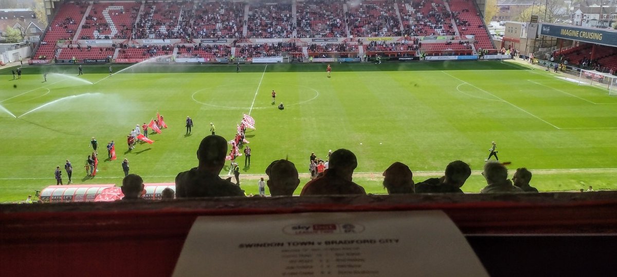 An incredibly interesting early kick off at The County Ground. Title chasing Bradford, who haven't scored at this stadium in their past 2 outings, come up against a Swindon team unbeaten at home in 2025 in League 2.