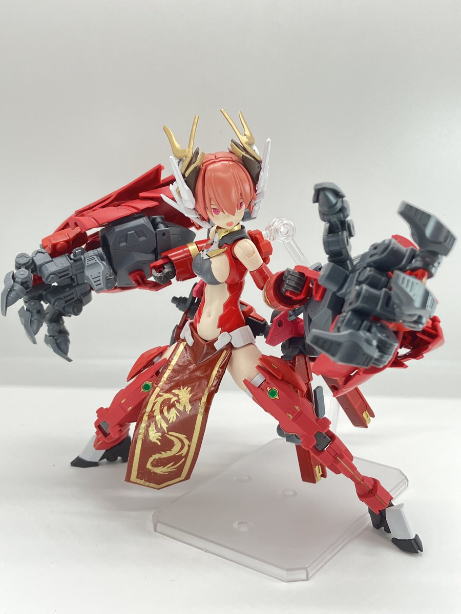 #みんなで拳を殴り付けたい

巨腕美少女は正義