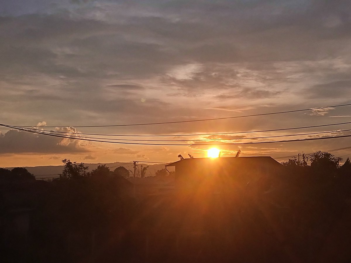 CholiShweaa1's tweet photo. 18:00 in myanmar💕 https://t.co/NqtYMw7c7i