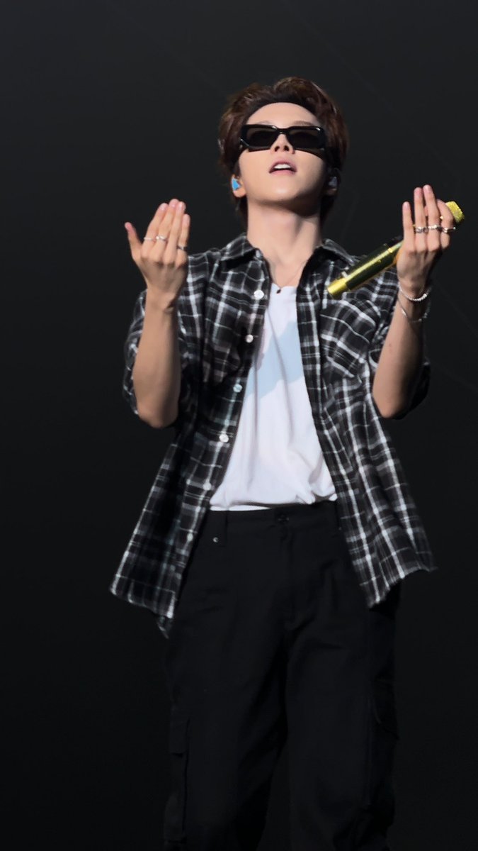mashallah, woonhak doing dua on stage 🤲🏽