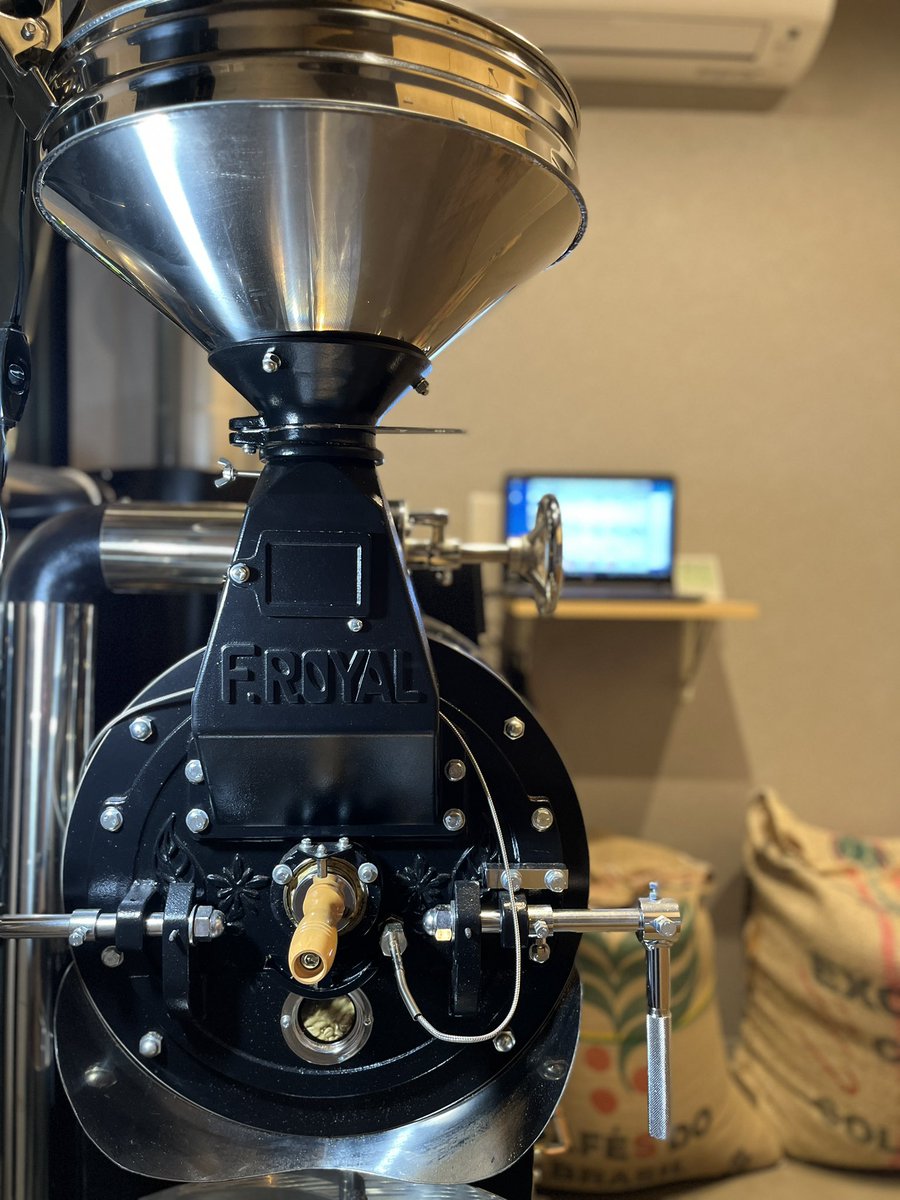 最近 <a href="/peppy_kanamachi/">PEPPY</a> のメンバーと色々と意見を交わしたりしながら焙煎することが増えて楽しいのですが、1人であれこれ試しながら焙煎するのもまた楽しいと感じる静かな夜です😊

焙煎体験のご予約はこちら💁
coubic.com/scratchcoffee/…