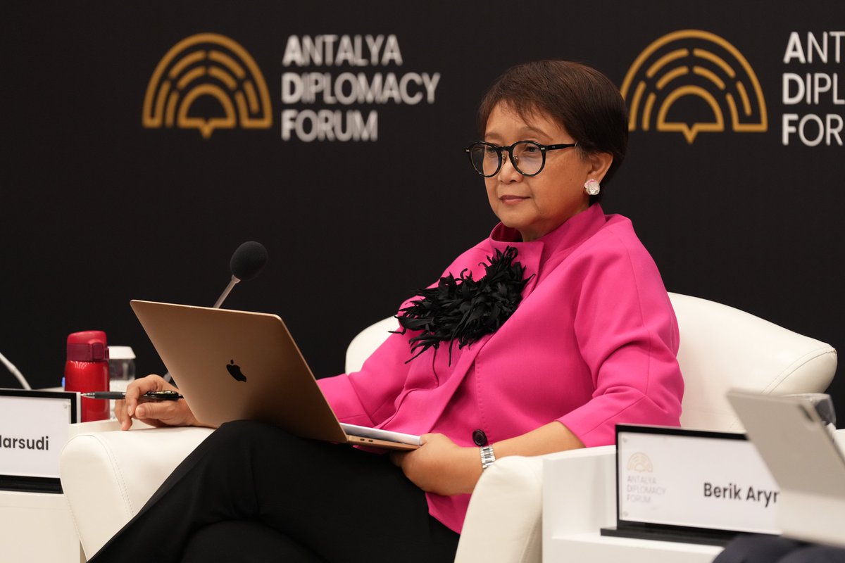 “We cannot separate food security and water. Because water is very fundamental for food security.”

-<a href="/RetnoLPMarsudi/">Retno L.P. Marsudi</a>, Special Envoy of Secretary General of United Nations on Water, United Nations

#ADF2025
#MEET4DIPLOMACY