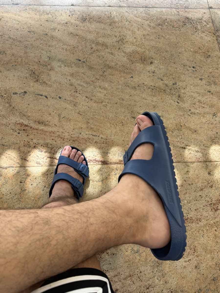 shoesize_46's tweet photo. Summer is finally here! 👣 

#footfetish #feet #gay #gayfeet https://t.co/oSB3X79nAJ