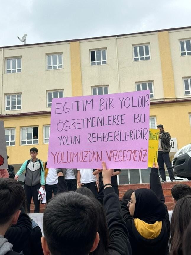 bir seyler basarıyoruz galiba GURUR DUYUYORUM SIZINLE #lisemedokunma #CemilMeriçFenLisesi #Elazığ
