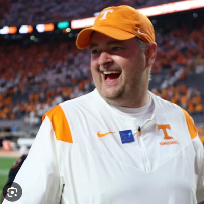 govols96's tweet photo. #NewProfilePic me happy with yummy cake for desert https://t.co/PpQVzutKpT