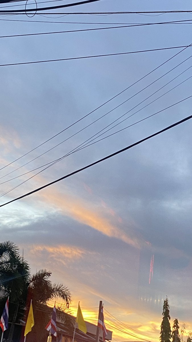 The sky is beautiful,isn’t it?