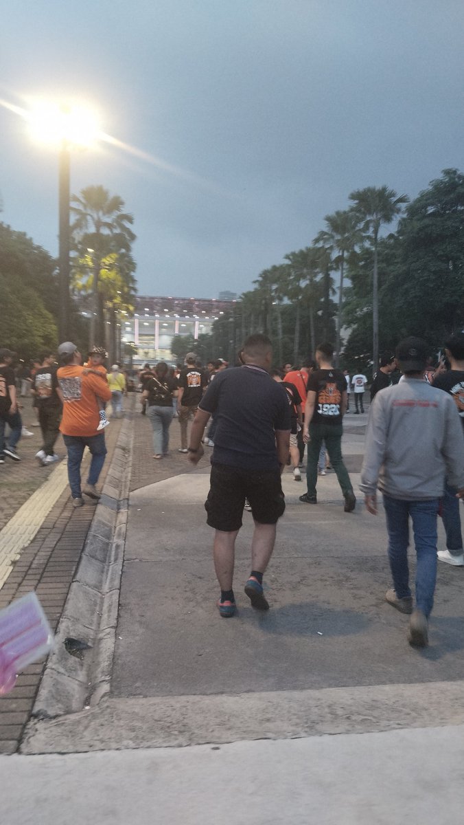 GBK sibuk bgt hari iniiihhh

#TAEYEON_TheTENSE_in_JAKARTA 
#KNOCK_ON_Vol_1_JAKARTA 
#SPSMobileMasters
#PersijaVSPersebaya