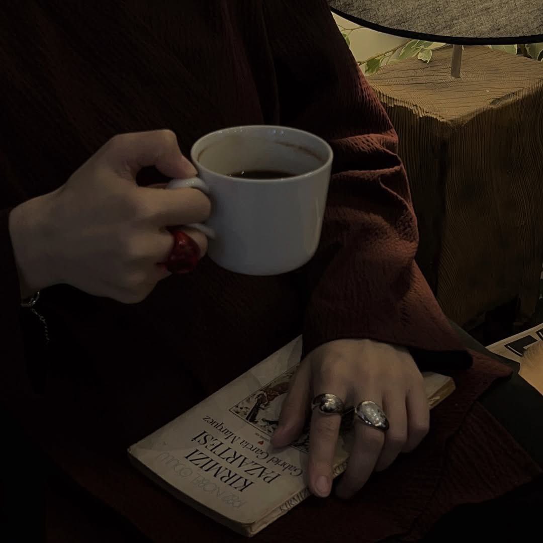 مُقيد بك وأنا الهايم بحبُك .❤️