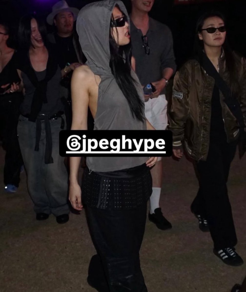 #JENNIE was seen at Coachella today!

#JENCHELLA #RUBIES_HQ <a href="/jennierubyjane/">JENNIE</a> <a href="/Jennie_HQ/">JENNIE HQ</a>
