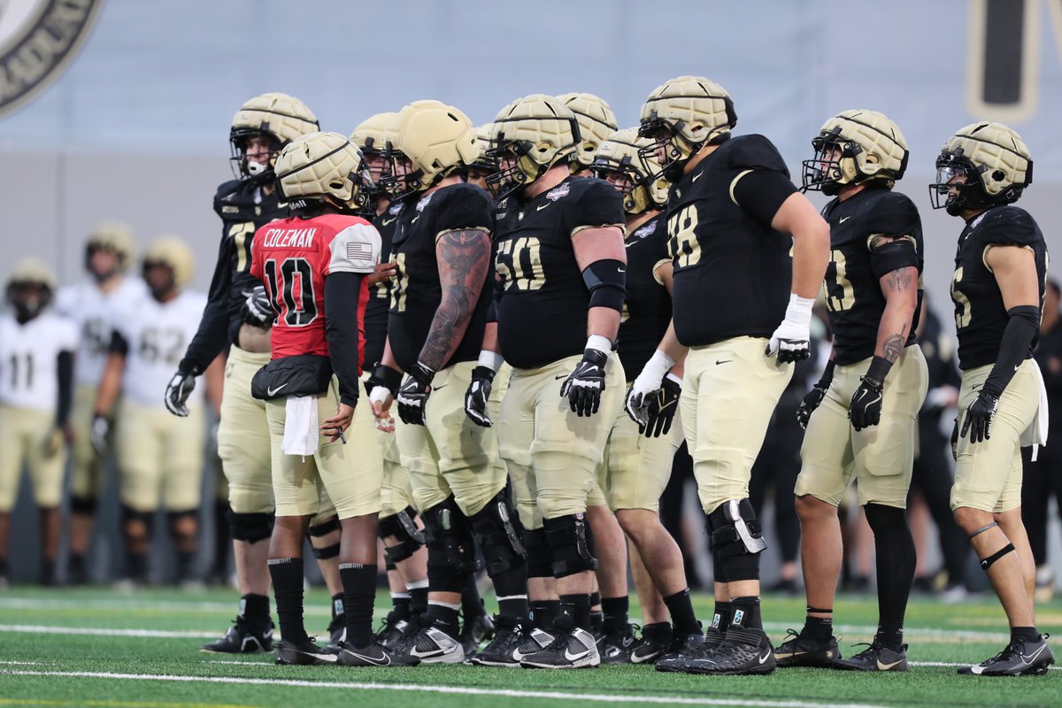 goblackknights's tweet photo. Annual Black & Gold Spring Game  

On Friday, the Black Squad takes down the Gold Team, 16-14 with Honorary Captains (NFLers) Cole Christiansen ‘20, Elijah Riley ‘20, Jon Rhattigan ’21 and several key prospects look on  

#ArmyFootball @Rivals #GoArmyBeatNavy 

https://t.co/auaCH9d16v