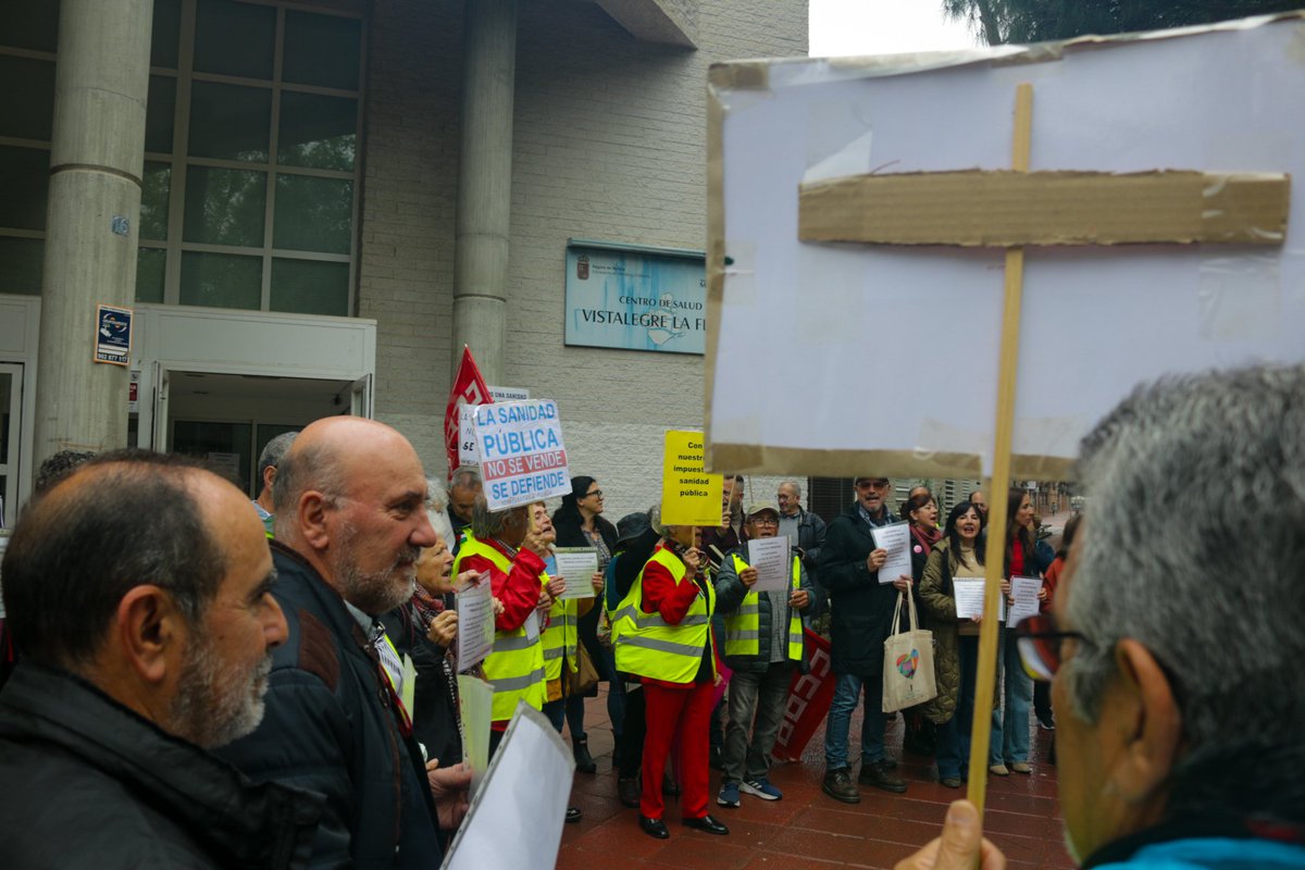 ✊🩺 <a href="/IUVRM/">IUVRM🔻🇵🇸</a> nos sumamos a la concentración convocada por la Asociación por la Defensa de la #SanidadPública y <a href="/yayoflautasmur/">Yayoflautas Murcia</a> por el #DíaMundialAtenciónPrimaria.

‼️Exigimos al Gobierno regional que recupere el ritmo de inversión en los centros de salud y refuerce las plantillas.