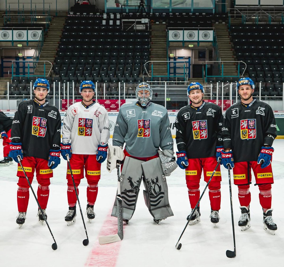 Energie posílá pozdravy z Regensburgu! 👋🏼

📸 Jan Kubíček / Český hokej