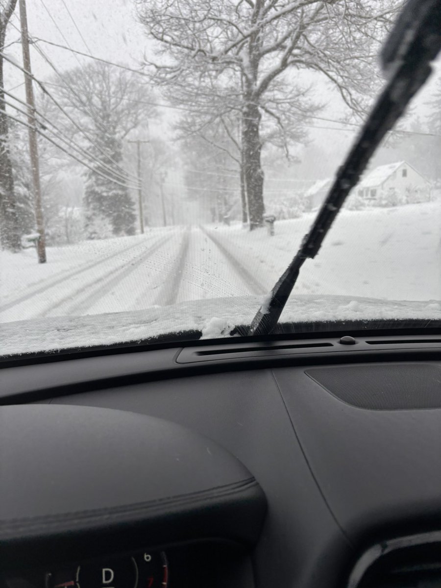 StephenSheldo20's tweet photo. @WCVB @HarveyWCVB @MetMikeWCVB @7News @deskon7 @WFXTDesk @boston25 Ashby ma 5 inches so far https://t.co/DmpCNfJEHd