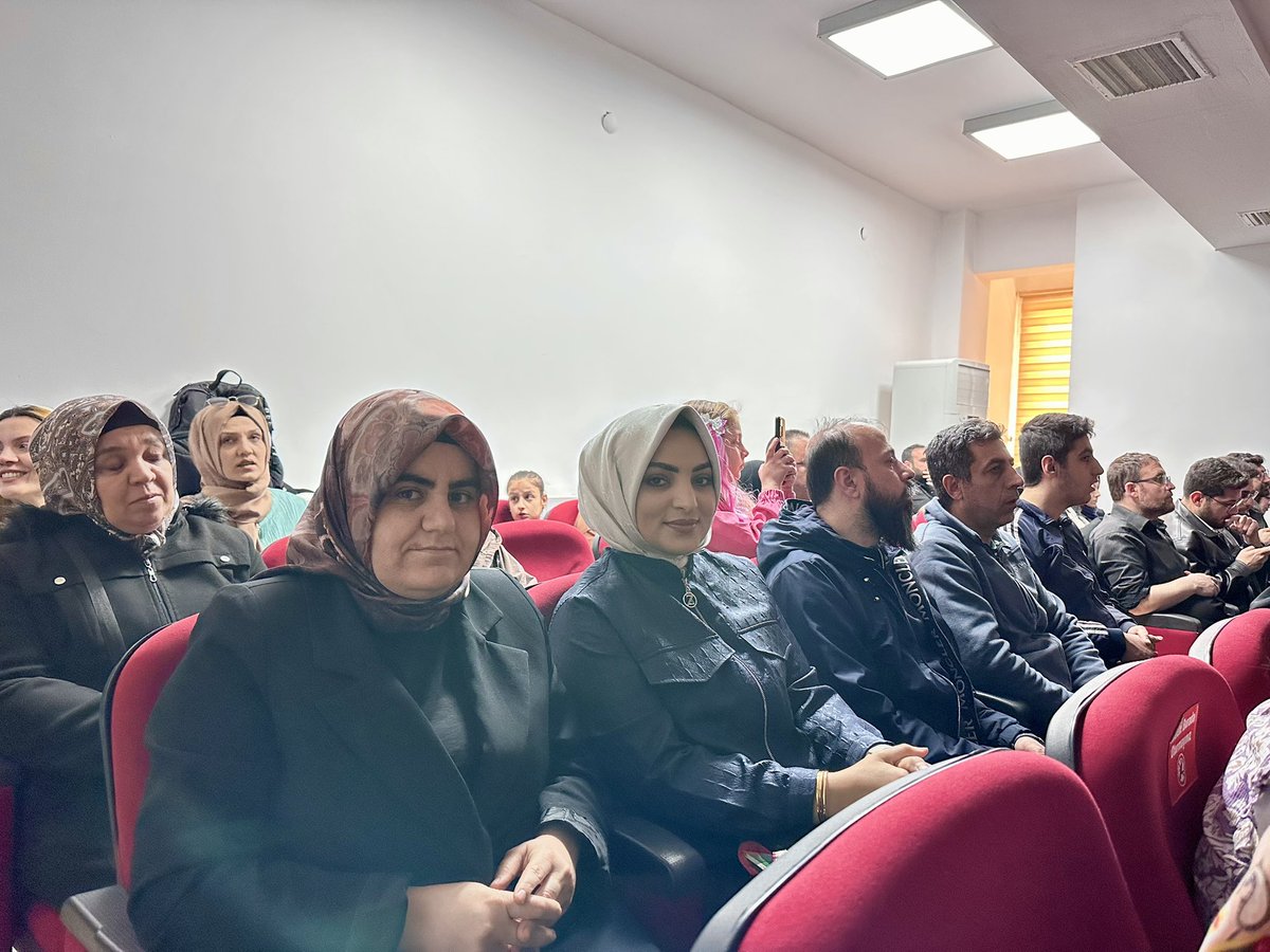 akkadin_batman's tweet photo. Onlar baharın en güzel renkleri, en güzel Mavisi 💙

Kadın Kolları Başkanımız Sn. Seval Aksoy, Batman İl Milli Eğitim Müdürlüğü tarafından düzenlenen “Otizmli Çocuk Velisi Olmak” konulu programa katılım sağladılar.

@RTErdogan 
@yasarciger https://t.co/AJRhlrV1RZ