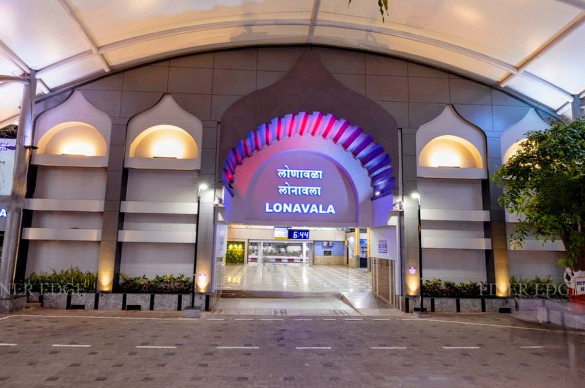 Siege4570's tweet image. The newly redeveloped railway station of Lonavala, Maharashtra.

📸 @haldilal

#IndianRailways #StationRedevelopment #Lonavala