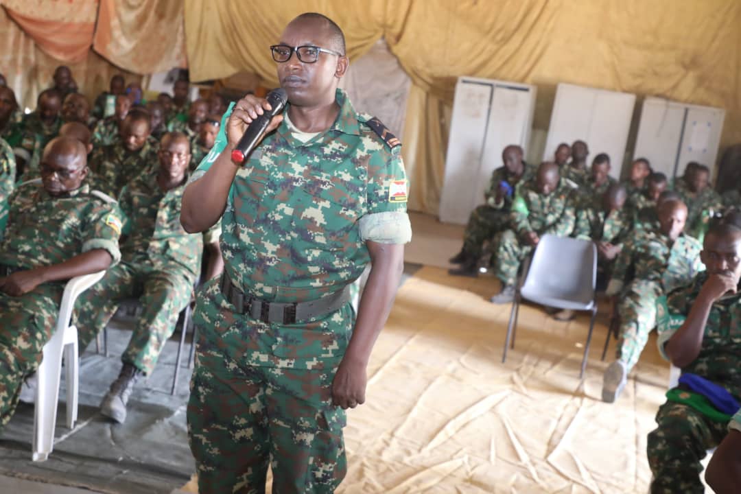 aussom_'s tweet image. #AUSSOM Sector 5 senior officers are assessing #BNDF Forward Operating Bases (#FOBs) for troop preparedness &amp;amp; morale.

On Wednesday, BNDF Head of Operations Lt. Colonel Ntirampeba Guy, visited Balcad FOB, urging troops to remain vigilant against Al-Shabaab threats in their Areas