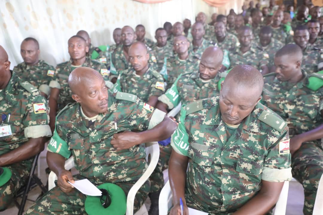 aussom_'s tweet image. #AUSSOM Sector 5 senior officers are assessing #BNDF Forward Operating Bases (#FOBs) for troop preparedness &amp;amp; morale.

On Wednesday, BNDF Head of Operations Lt. Colonel Ntirampeba Guy, visited Balcad FOB, urging troops to remain vigilant against Al-Shabaab threats in their Areas