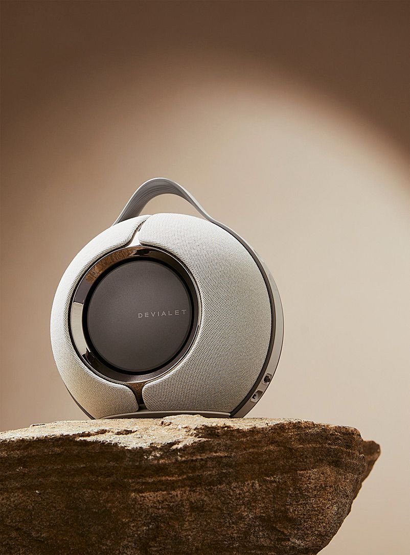 InfiniteTech13's tweet image. Crafted to catch the light. And drop flawless emotion.
Serve yourself some ultra-cozy stereo sound in your favorite corner with Devialet Mania.

#Devialet #devialetmania