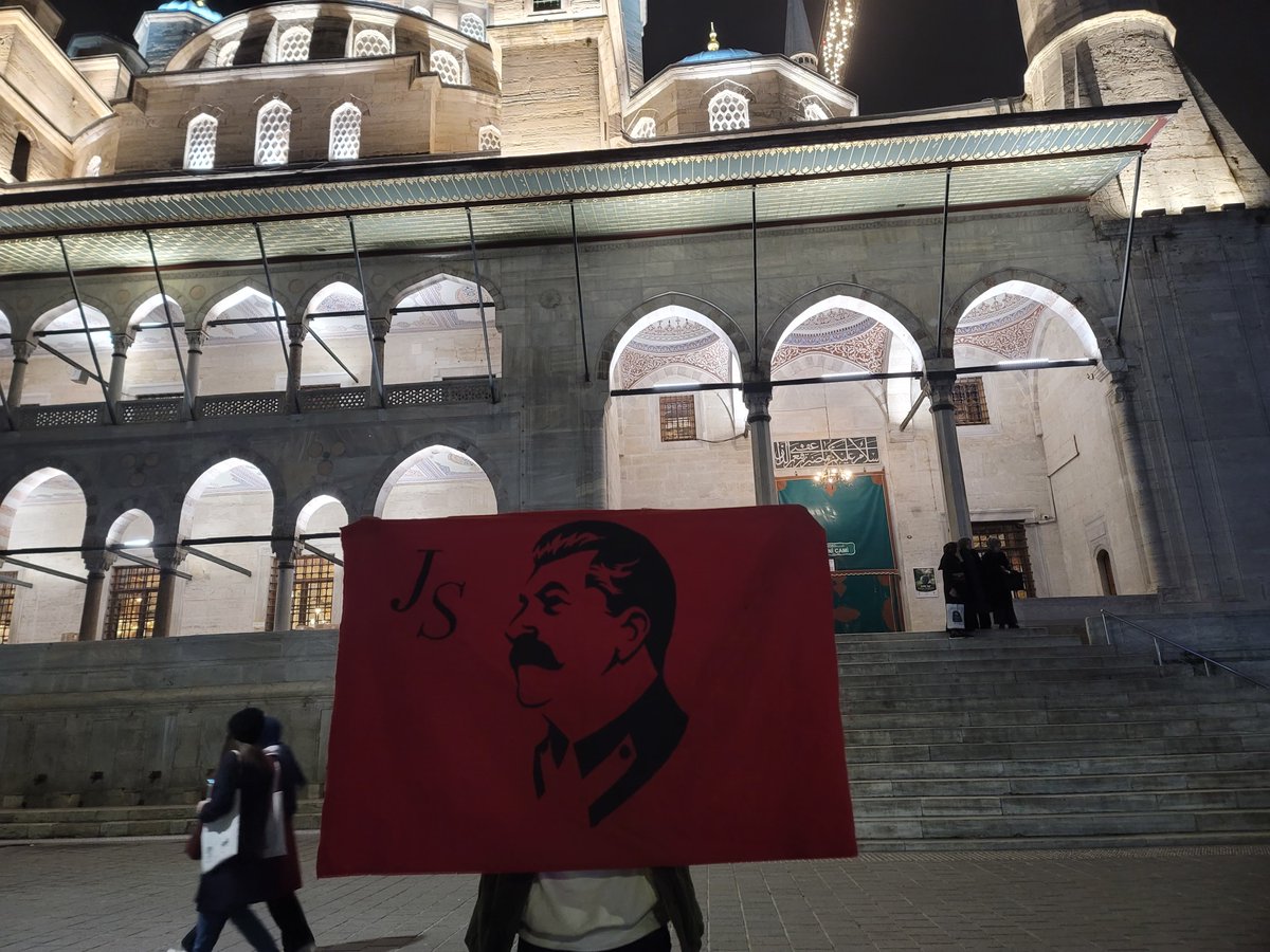 <a href="/Elemegi_pankart/">Fırçamız Özgür</a>