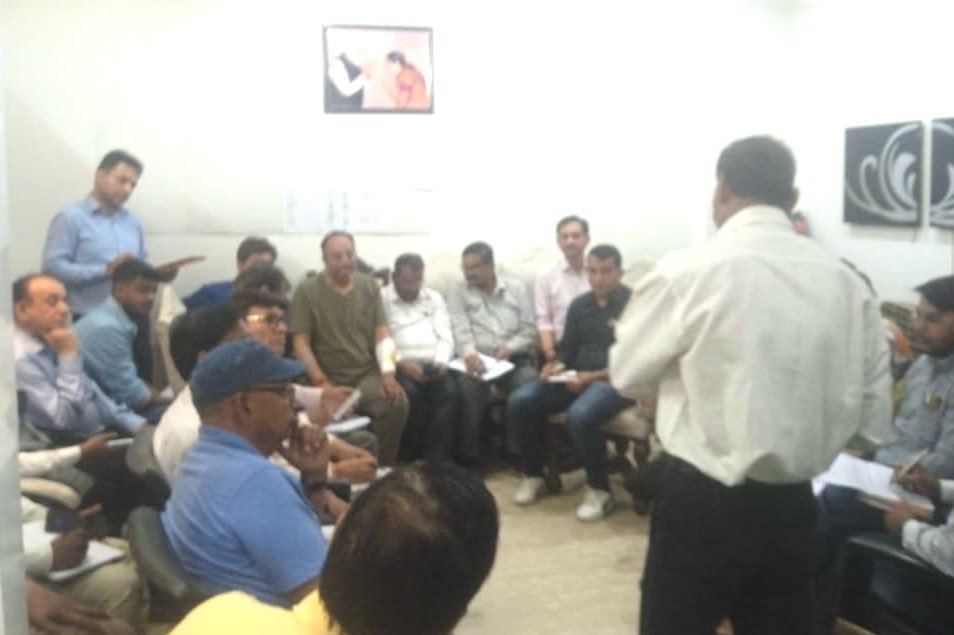 Sanjay Singh AAP (@sanjayazadsln) on Twitter photo рджрд┐рд▓реНрд▓реА рдореЗрдВ тАЬBJPтАЭ рдирд╣реАрдВ тАЬCMPтАЭ рдХреА рд╕рд░рдХрд╛рд░ рдЪрд▓ рд░рд╣реА рд╣реИред
рдирд╣реАрдВ рд╕рдордЭреЗ тАЬCMрдкрддрд┐тАЭ
рдЖрдк рд▓реЛрдЧреЛрдВ рдиреЗ рдЕрдм рддрдХ тАЬрдкреНрд░рдзрд╛рди рдкрддрд┐тАЭ рд╕реБрдирд╛ рд╣реЛрдЧрд╛ рджрд┐рд▓реНрд▓реА рдореЗрдВ рдЕрдм тАЬCM рдкрддрд┐тАЭ рд╣реИред
рджрд┐рд▓реНрд▓реА рдХреА рдореБрдЦреНрдпрдордВрддреНрд░реА <a href="/gupta_rekha/">Rekha Gupta</a> рдХреЗ рдкрддрд┐ рд╕рд░рдХрд╛рд░реА рдЕрдзрд┐рдХрд╛рд░рд┐рдпреЛрдВ рдХреА рдореАрдЯрд┐рдВрдЧ рд▓реЗ рд░рд╣реЗ рд╣реИрдВред рджрд┐рд▓реНрд▓реА рдореЗрдВ тАЬBJPтАЭ рдирд╣реАрдВ тАЬCMPтАЭ рдХреА рд╕рд░рдХрд╛рд░ рдЪрд▓ рд░рд╣реА рд╣реИред
рдирд╣реАрдВ рд╕рдордЭреЗ тАЬCMрдкрддрд┐тАЭ
рдЖрдк рд▓реЛрдЧреЛрдВ рдиреЗ рдЕрдм рддрдХ тАЬрдкреНрд░рдзрд╛рди рдкрддрд┐тАЭ рд╕реБрдирд╛ рд╣реЛрдЧрд╛ рджрд┐рд▓реНрд▓реА рдореЗрдВ рдЕрдм тАЬCM рдкрддрд┐тАЭ рд╣реИред
рджрд┐рд▓реНрд▓реА рдХреА рдореБрдЦреНрдпрдордВрддреНрд░реА <a href="/gupta_rekha/">Rekha Gupta</a> рдХреЗ рдкрддрд┐ рд╕рд░рдХрд╛рд░реА рдЕрдзрд┐рдХрд╛рд░рд┐рдпреЛрдВ рдХреА рдореАрдЯрд┐рдВрдЧ рд▓реЗ рд░рд╣реЗ рд╣реИрдВред