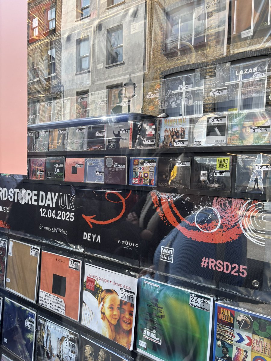 RubyWeekends's tweet image. 🫢#RecordStoreDay2025