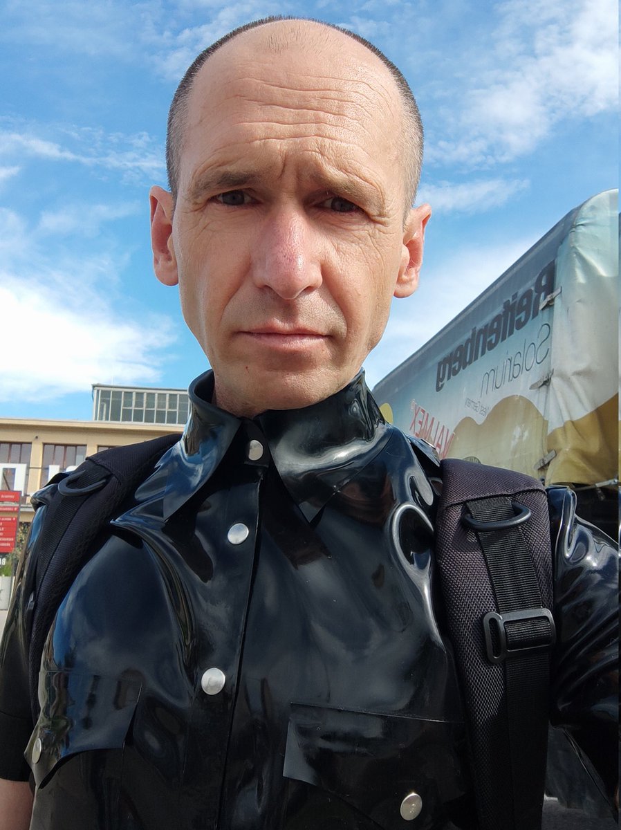 MarekHanak7's tweet photo. Niekedy je deň prekrásny na latex https://t.co/8hfHwt1kIN