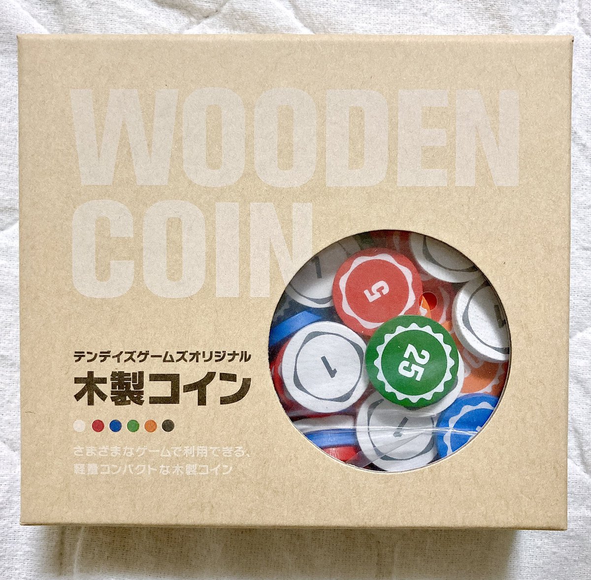 テンデイズゲームズさんの木製コイン買っちゃいました✨⊂(ᴖ ̫ᴖ)⊃✨  手触りよすぎる、軽い、色がはっきりしていて視認性がよい、何より満足感がすごい💰 たとえば｢収入を+1する｣のような永続効果でカード上にコイン置くと計算するときにわかりやすかった～  ケースは ...