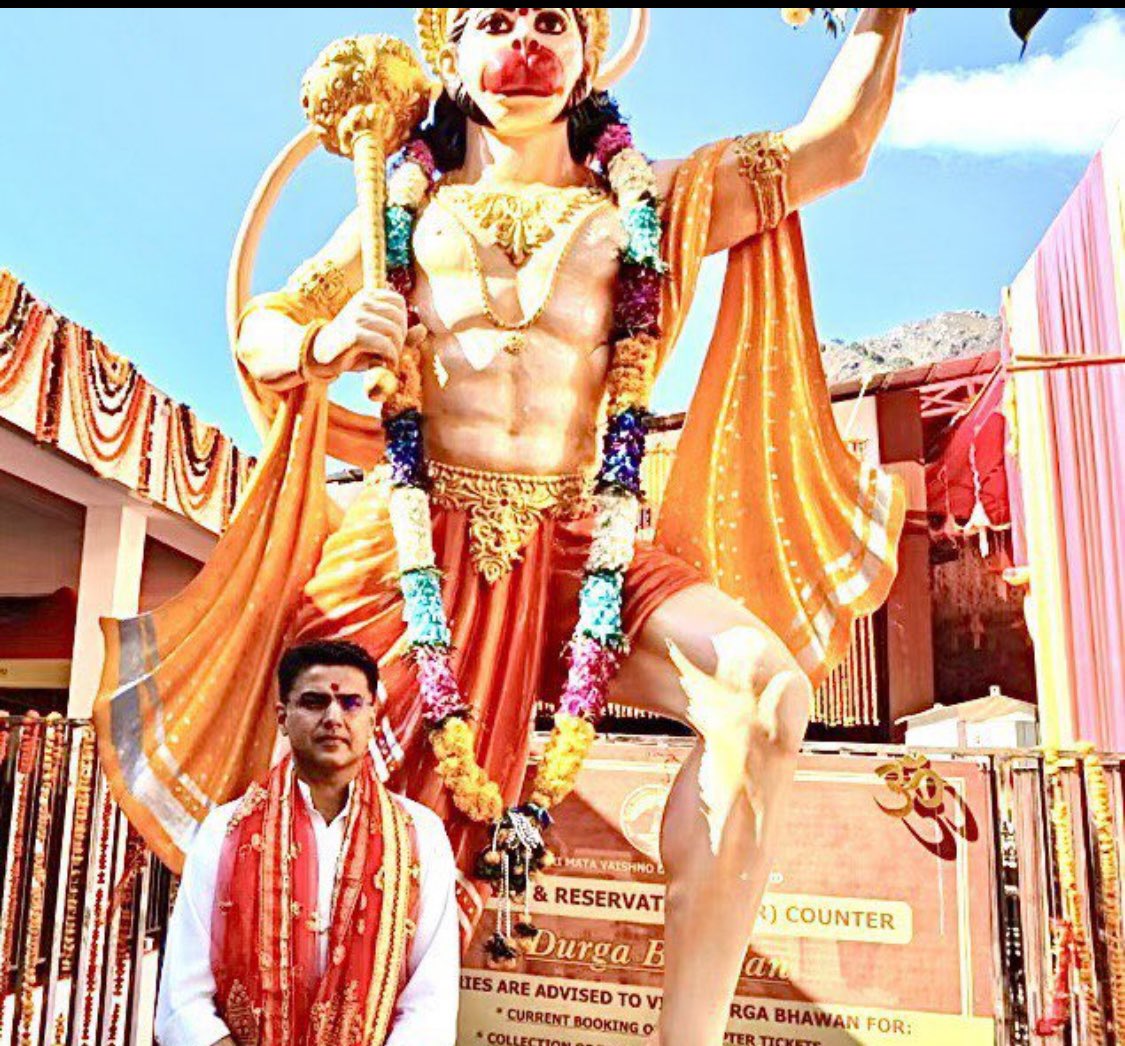 Rajsthanikaka's tweet photo. जिसके साथ हनुमान उसका बेड़ा पार है 
राजस्थान की राजनीति में @SachinPilot जी एकमात्र ऐसे नेता है जो गहलोत साहब के आगे कभी झुके नहीं 
राजनीति के जादूगर ने बड़े-बड़े नेताओं को झुकाया लेकिन पायलट साहब कभी बस में नहीं आये 
गिराने की बहुत कोशिश की लेकिन और आगे बढ़ते गए 🙌🙏 https://t.co/RQ46OG6ugw