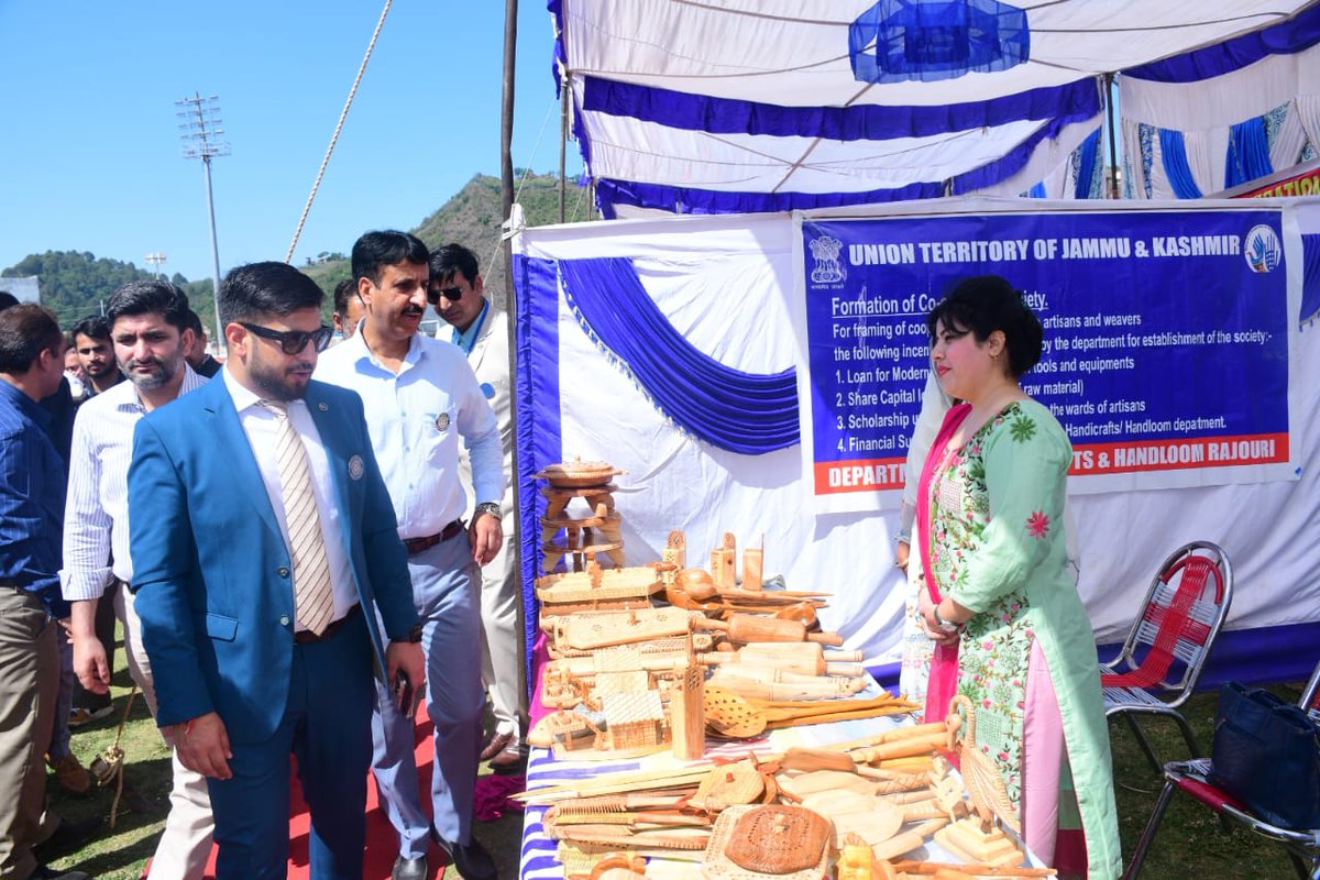 DioRajouri's tweet photo. DC #Rajouri, Abhishek Sharma inspected various departmental stalls set up at the Trade Fair held in Sports Stadium Kheora, showcasing public services, schemes &amp; innovations. 

@diprjk @Abhi1shrma
@dmrajouri @NitishRajora_ https://t.co/x4FzfFpHPY