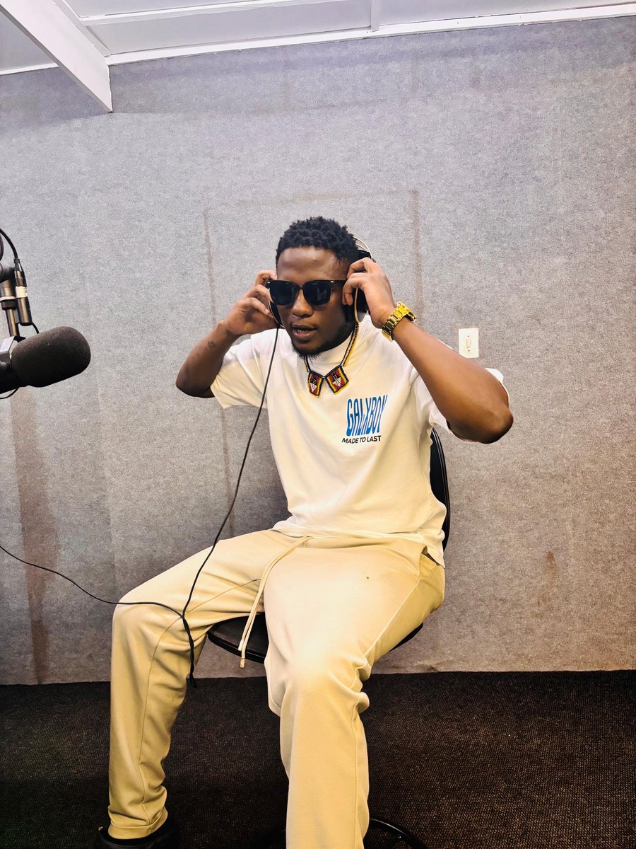 UneswaFM's tweet photo. Lyrical Busta is spitting fire on the hottest frequency in the country.
Real bars. Real vibes. Real talent.
#LyricalBusta #UNESWAFM  #HottestFrequency #SwaziHipHop https://t.co/c8hjemz0h5