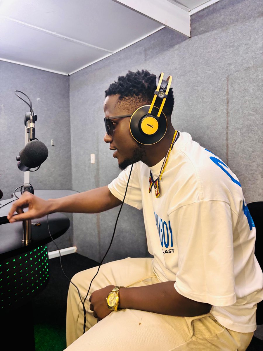 UneswaFM's tweet photo. Lyrical Busta is spitting fire on the hottest frequency in the country.
Real bars. Real vibes. Real talent.
#LyricalBusta #UNESWAFM  #HottestFrequency #SwaziHipHop https://t.co/c8hjemz0h5