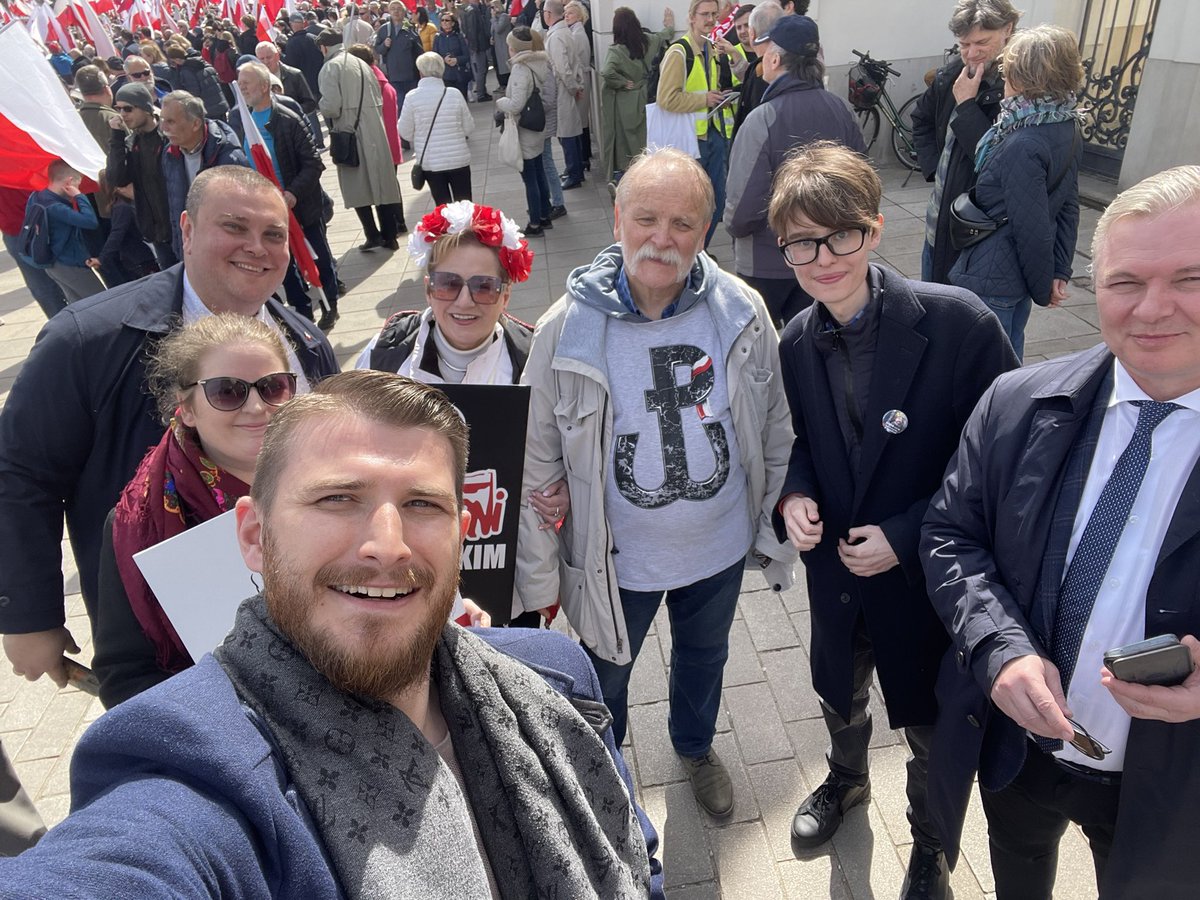 luk_kaminski's tweet photo. Jesteśmy i również celebrujemy #1000latPL 🇵🇱 https://t.co/4kqm3gKxqG