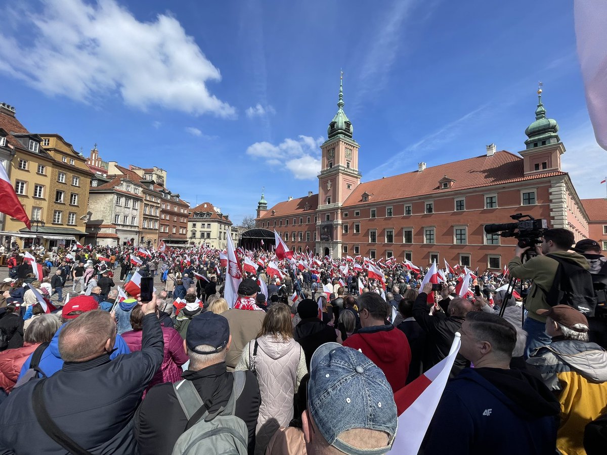 luk_kaminski's tweet photo. Jesteśmy i również celebrujemy #1000latPL 🇵🇱 https://t.co/4kqm3gKxqG