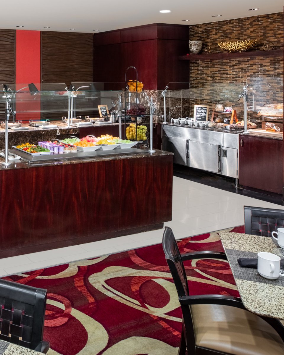 Start your morning with a taste of Houston —fresh flavors, small-batch salsas, and a one-of-a-kind honeycomb station for drizzling golden honey over your morning favorites.