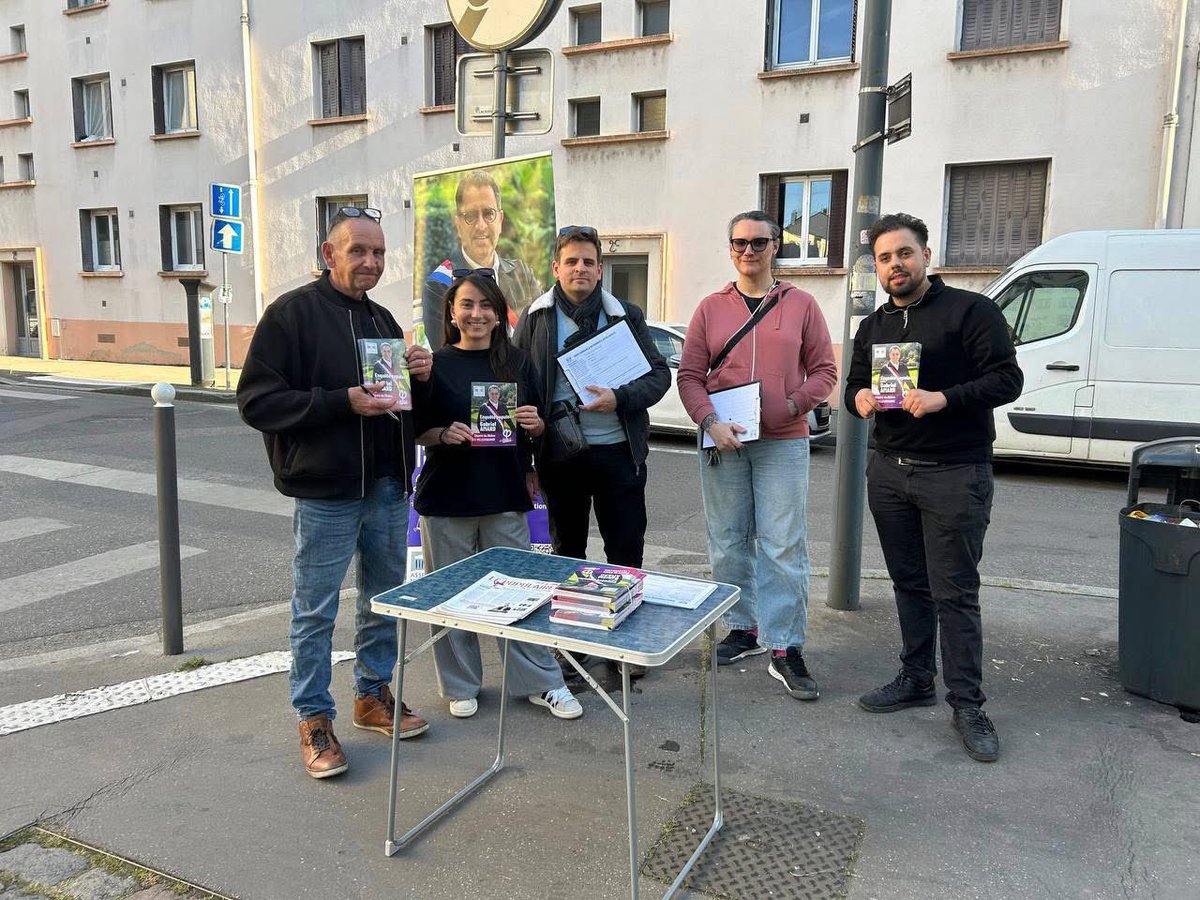gabrielamard's tweet photo. 🔴✍️ Hier soir, des habitant-es de #Villeurbanne et mon équipe parlementaire étaient à Grandclément pour l’enquête populaire.
Notre tour des quartiers de Villeurbanne continue : étudiantes et étudiants de la #Doua, on se retrouve ce mardi à 18h à l’arrêt T1 Insa Einstein ! https://t.co/H5xTX1B6i8