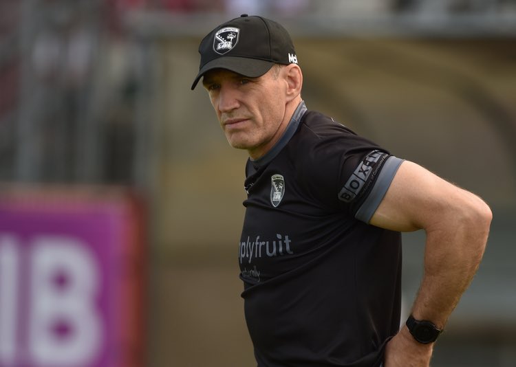 Score_Beo's tweet image. Class from Geezer 👇

On their way to Corrigan Park, the @Armagh_GAA team bus stopped at the home of the Walsh family where Kieran McGeeney went in and paid his respects to the family of Fionnuala

Fionnuala is the sister of Antrim hurler Gerard, who sadly passed away early this…