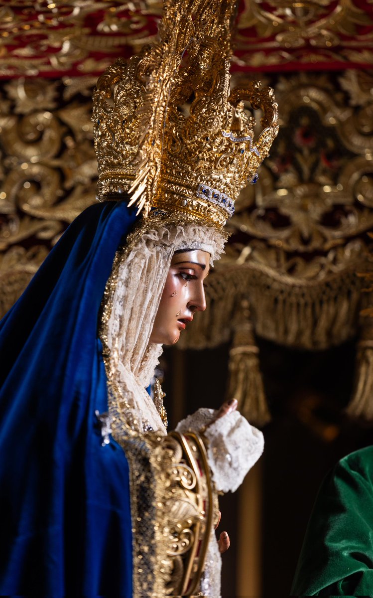 MonteCalvario's tweet photo. 🔔 VIERNES SANTO | La venerada imagen de Santa María del Monte Calvario se halla entronizada con majestad bajo palio en el Santuario de Santa María de la Victoria (@Pvictoriamalaga), aguardando, con recogido esplendor, la llegada de un nuevo Viernes Santo. #CofradíasMLG https://t.co/OqBHBthl4f
