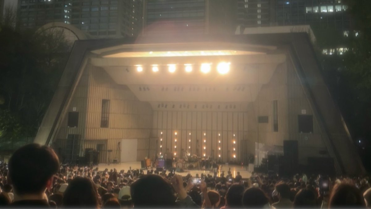 日比谷野音、抽選も先着も全落ち、トレードも全落ちで大阪行けることになったしｸﾞｯｽﾞだけ買えれば満足♩って思ってたら、、運良く譲ってくれた方がいてカネコアヤノ浴びてきました🎶
やっぱりかっこよかった、、、