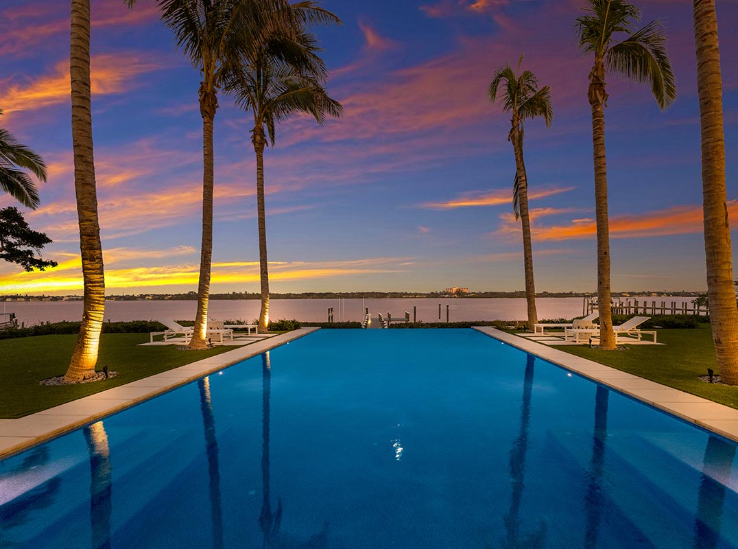luxuryhomemag's tweet photo. Cover Home Exclusive in Sarasota! ✨️🌴Crystal Waters is poised to become the highest residential sale ever recorded in the Sarasota area. See More: https://t.co/FyxupUvyw8

Presented by Roger Pettingell https://t.co/4wTsPGemw9