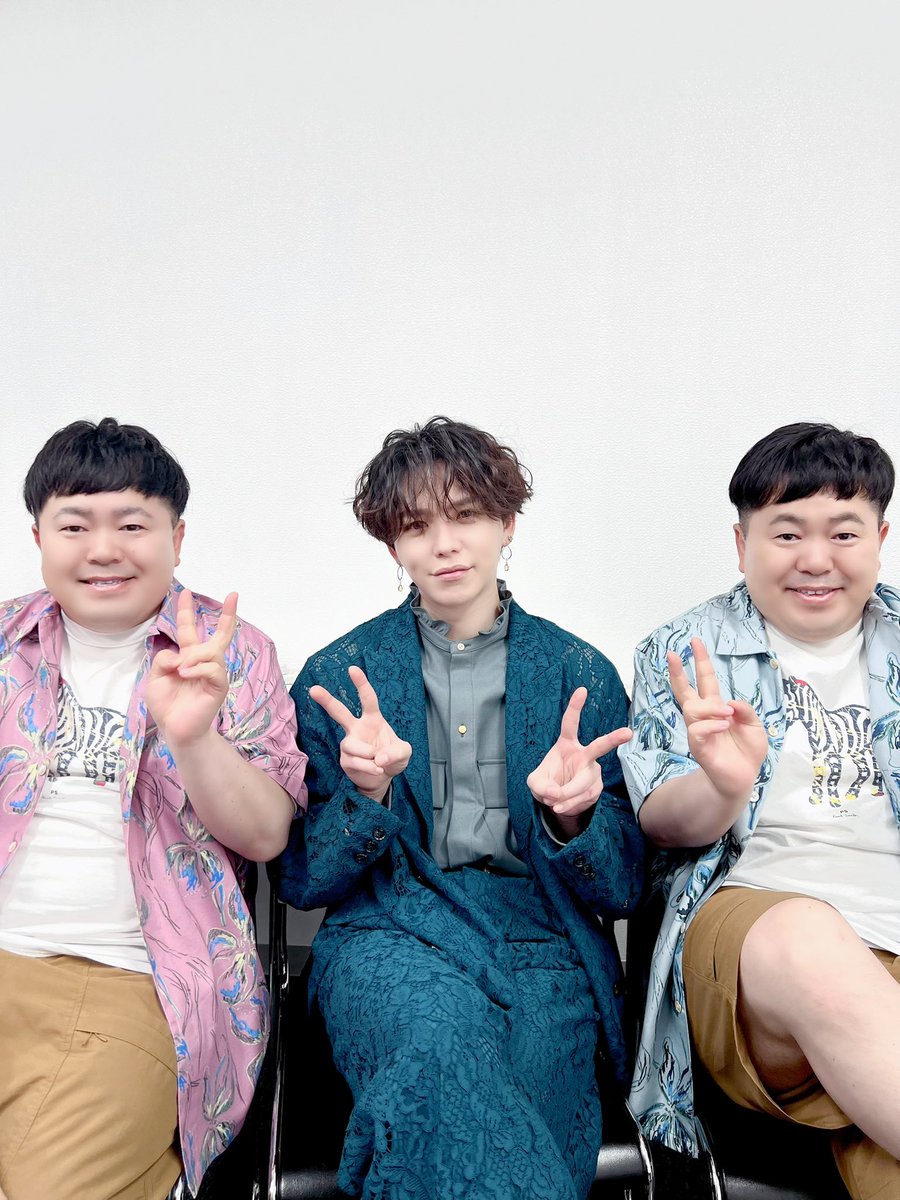 SHUUTY_ss's tweet photo. 上映会宮城公演両部共にありがとうございました！
上映中も盛り上がってくれてたみたいで嬉しいです！
また、2ヶ月後に今度はLIVEで会いましょう！
明後日からSSAPPにてバンドライブツアー2025の先行も始まりますのでよしなに。
そして今回もこの楽しいおじさん達にお越しいただいております！
2人がいるから現場が明るくなって楽しいね！
では来週は名古屋で会いましょう！