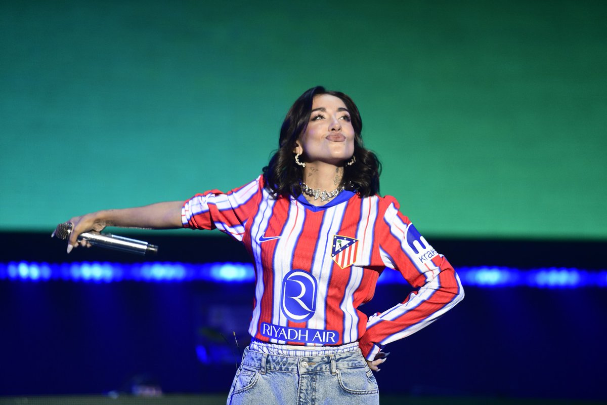 Atleti's tweet photo. María Becerra ft. Atleti ❤️🤍 https://t.co/161RTUYLET