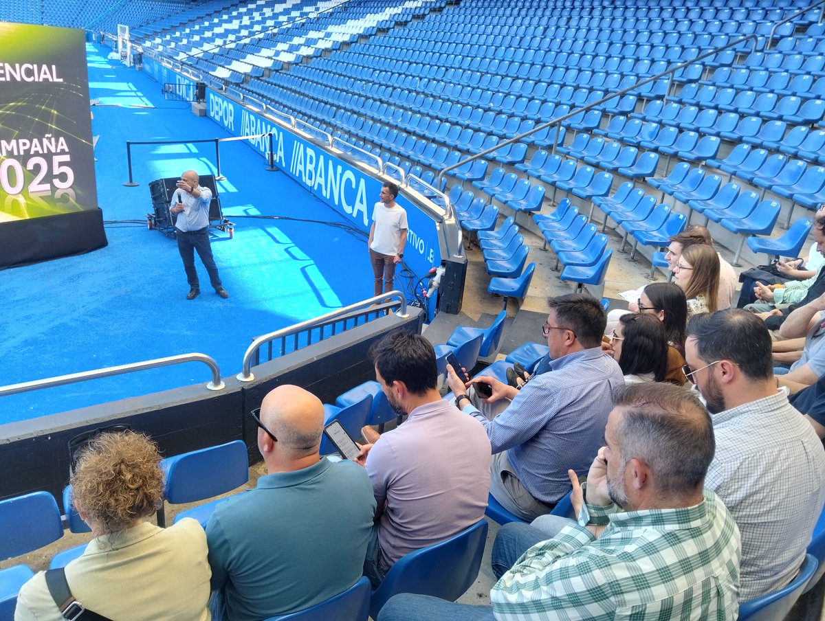 cifpULaboral's tweet photo. O alumnado do #CicloSuperior de Eficiencia Enerxética e Enerxía Solar Térmica na modalidade de Ciclo a Distancia foi invitados por Saltoki a presentación da campaña de #climatización #Kosner no estadio de Riazor.
Mil gracias a Saltoki, moi boa experiencia!
#ulaboral #fpgalicia https://t.co/CD1IAmqvsB