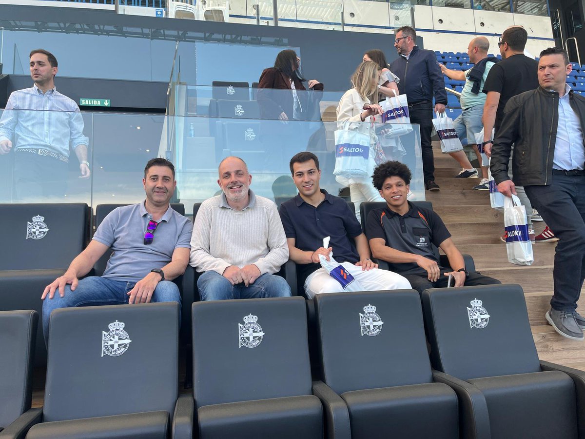 cifpULaboral's tweet photo. O alumnado do #CicloSuperior de Eficiencia Enerxética e Enerxía Solar Térmica na modalidade de Ciclo a Distancia foi invitados por Saltoki a presentación da campaña de #climatización #Kosner no estadio de Riazor.
Mil gracias a Saltoki, moi boa experiencia!
#ulaboral #fpgalicia https://t.co/CD1IAmqvsB