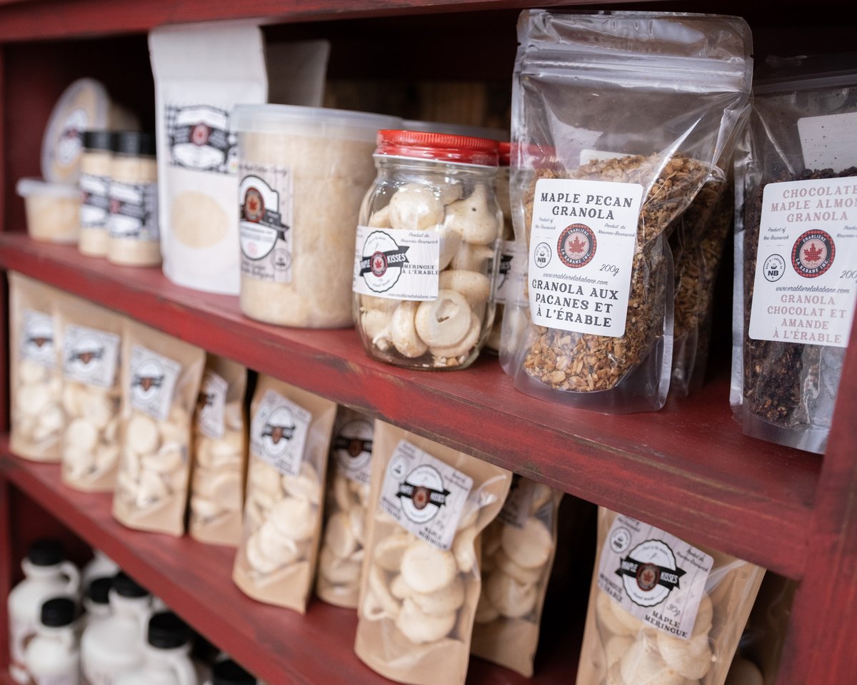 AlimentsNB's tweet image. Que ce soit du beurre d’érable, des bonbons à l’érable ou un filet de sirop sur votre gruau du matin – chaque bouchée est un véritable voyage au cœur du Nouveau-Brunswick!🍁✨ 

#achetezlocalpourdebon #soutenezlocal #siropderablenb