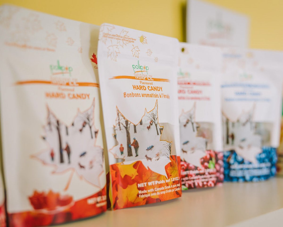 AlimentsNB's tweet image. Que ce soit du beurre d’érable, des bonbons à l’érable ou un filet de sirop sur votre gruau du matin – chaque bouchée est un véritable voyage au cœur du Nouveau-Brunswick!🍁✨ 

#achetezlocalpourdebon #soutenezlocal #siropderablenb