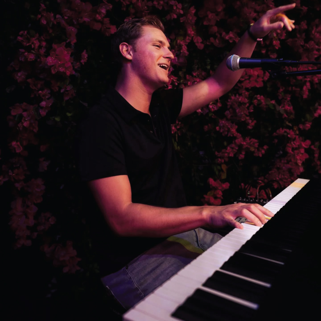 🎤 Live tunes, great energy, and $4 cocktails? Count us in!

Join us tonight for Frank Assaro, live from 6–10 PM—and enjoy $4 New Amsterdam Vodka &amp; Gin cocktails all day long.🍹

Saturday nights sound better at Pusser’s!⚓

#LiveMusicFlorida #CraftCocktails #FloridaSunsetDining