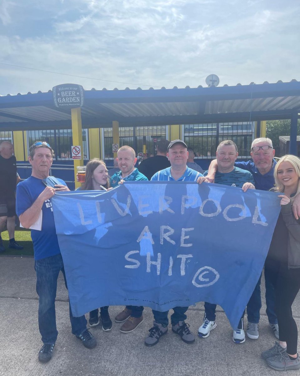 chloebaines tweet media